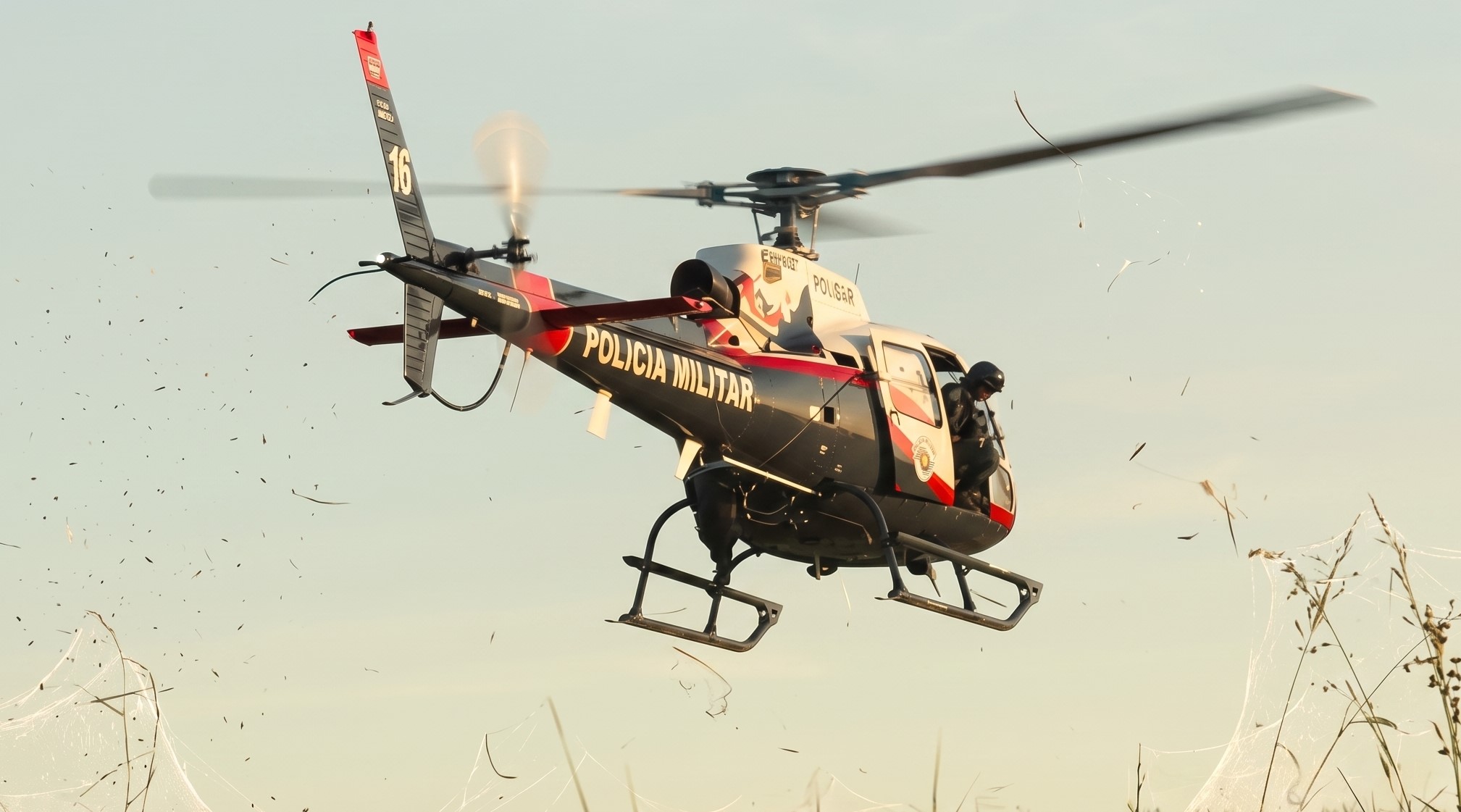 comando-da-aviacao-da-policia-militar-auxilia-e-detem-criminosos-na-pratica-de-roubo-de-motocicletas
