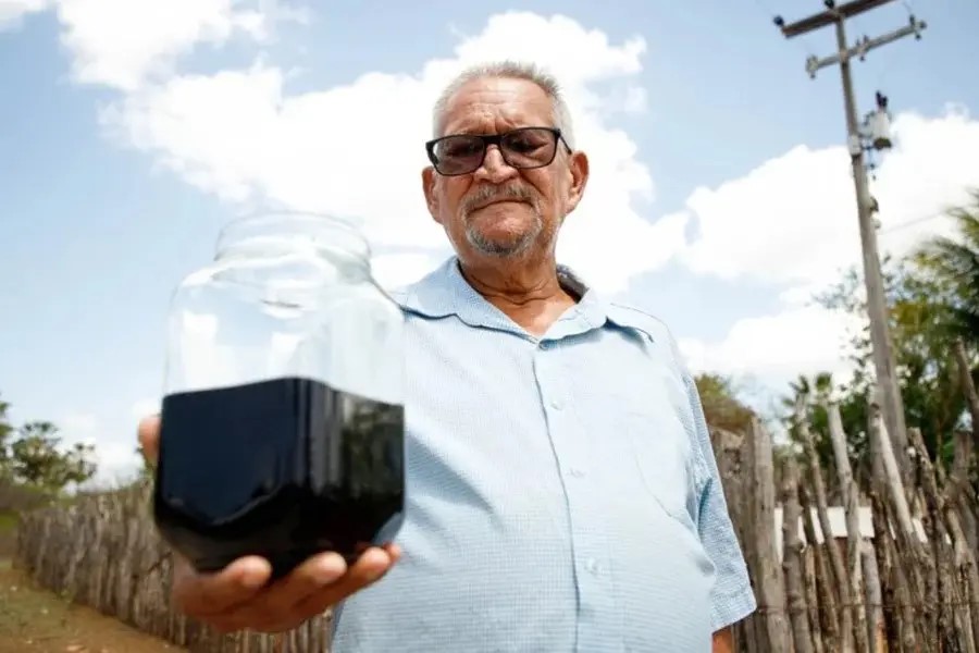 agricultor-do-ceara-encontra-petroleo-no-quintal