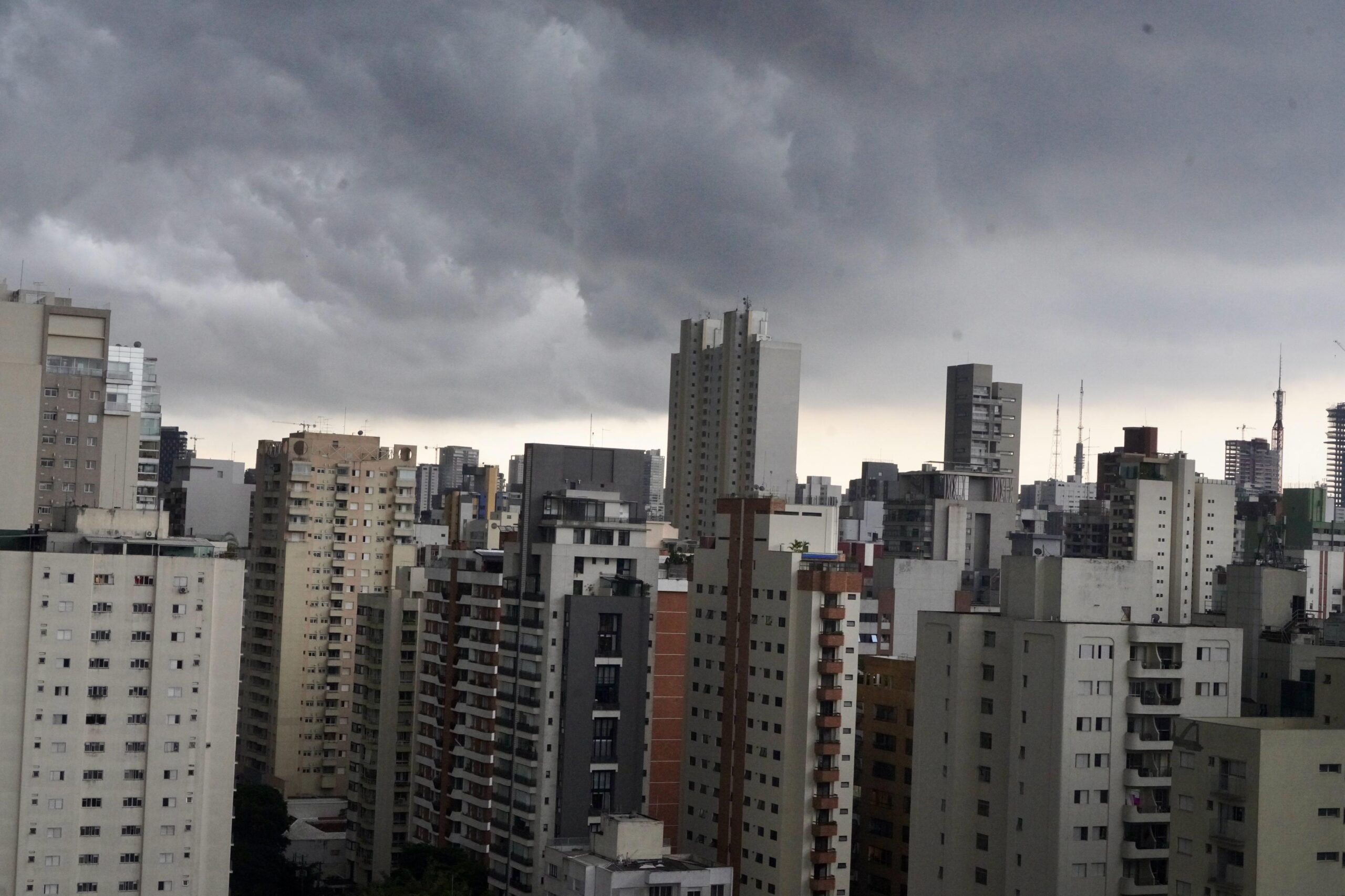 sao-paulo-tera-frente-fria-e-chuva-ate-domingo