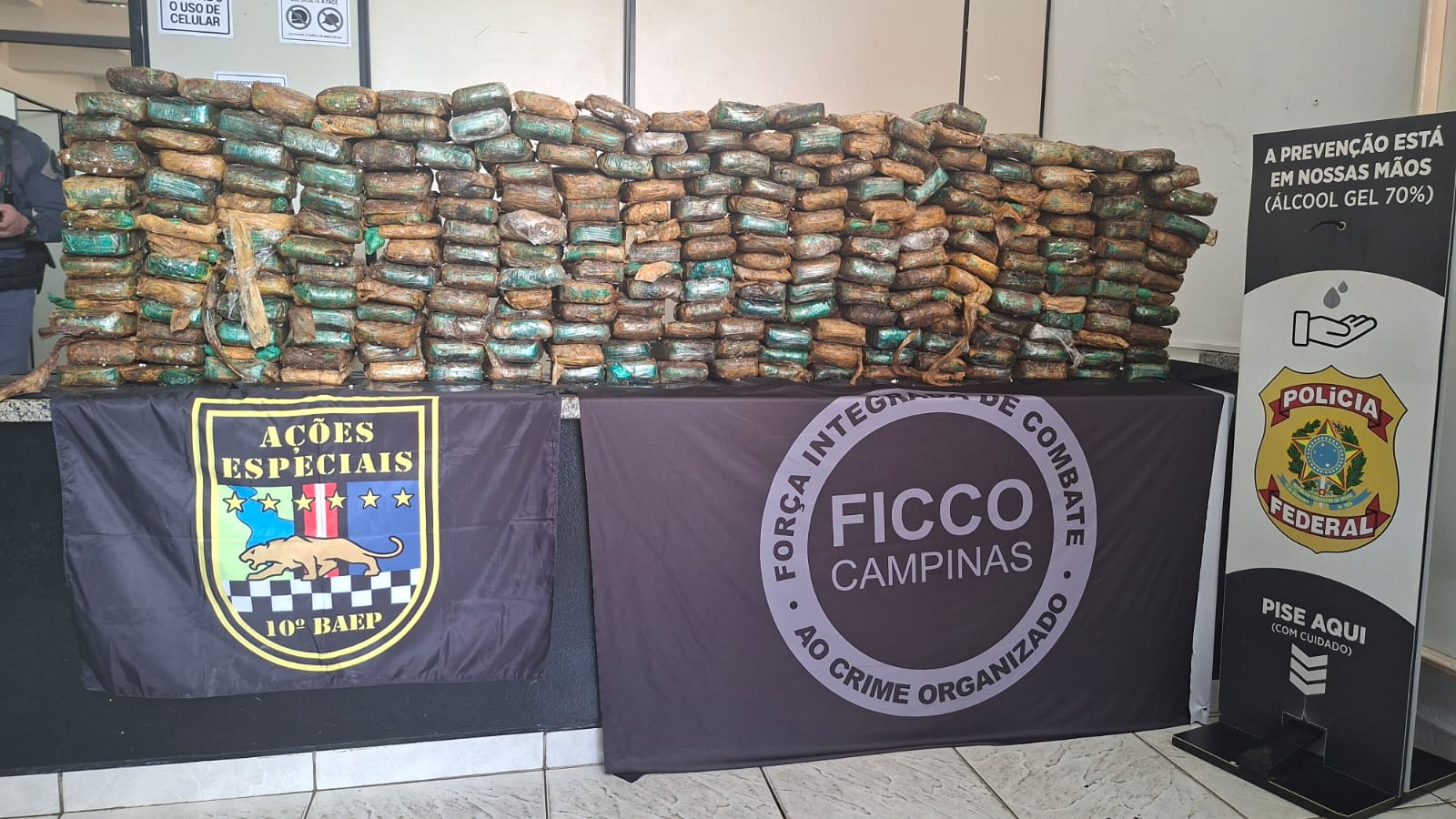 policia-militar-encontra-245-tijolos-de-pasta-base-de-cocaina-escondidos-em-colchoes